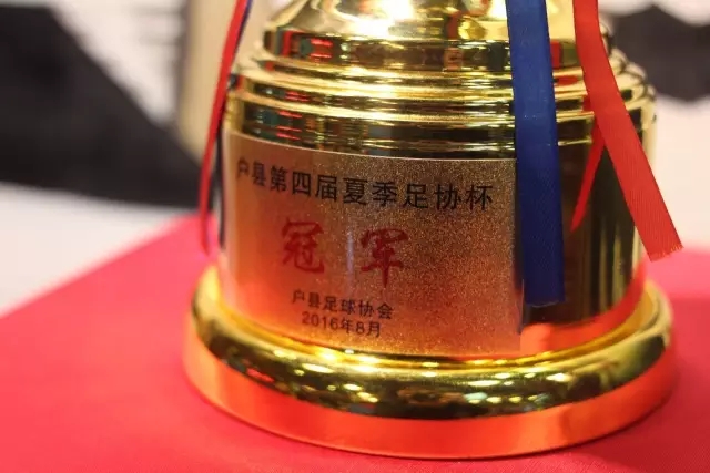 诺伊尔在欧冠淘汰赛已72次首发，仅次于76场的梅西和83场的C罗